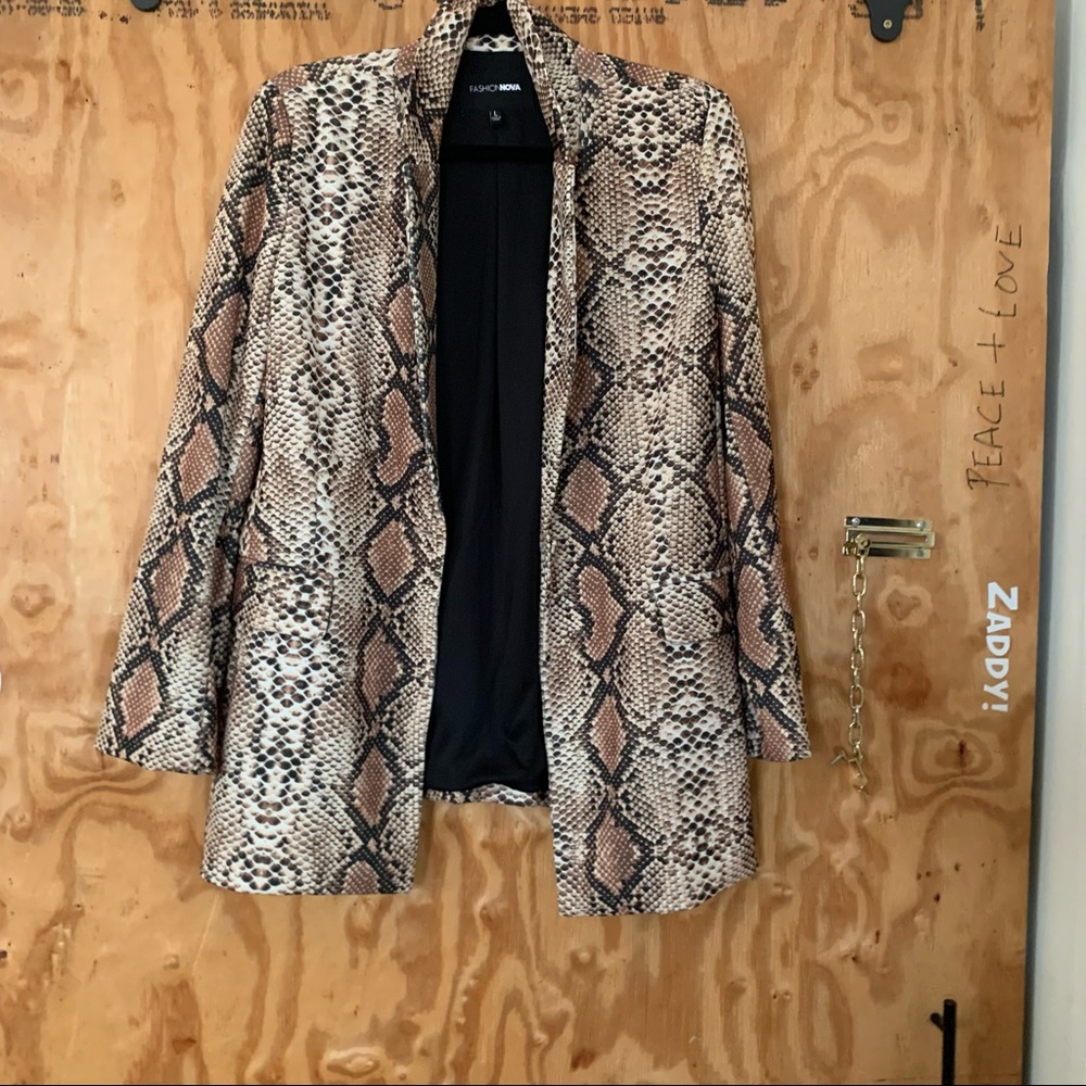 Animal Snake print blazer w Stretch L